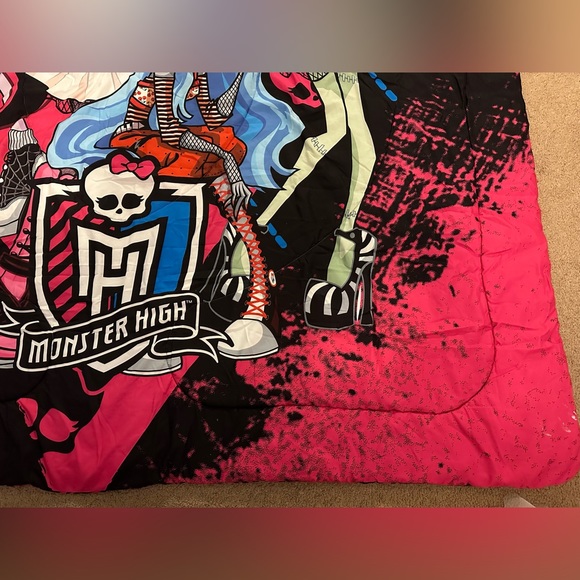 Girls Room Mattel Monster High Reversible Twin Full Comforter 72” X 86” - Picture 4 of 15